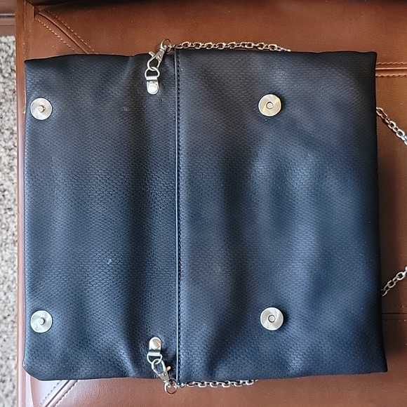 Great Sized Black Chain Shoulder Bag - Picture 3 of 6
